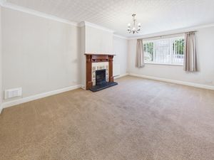 LIVING ROOM- click for photo gallery